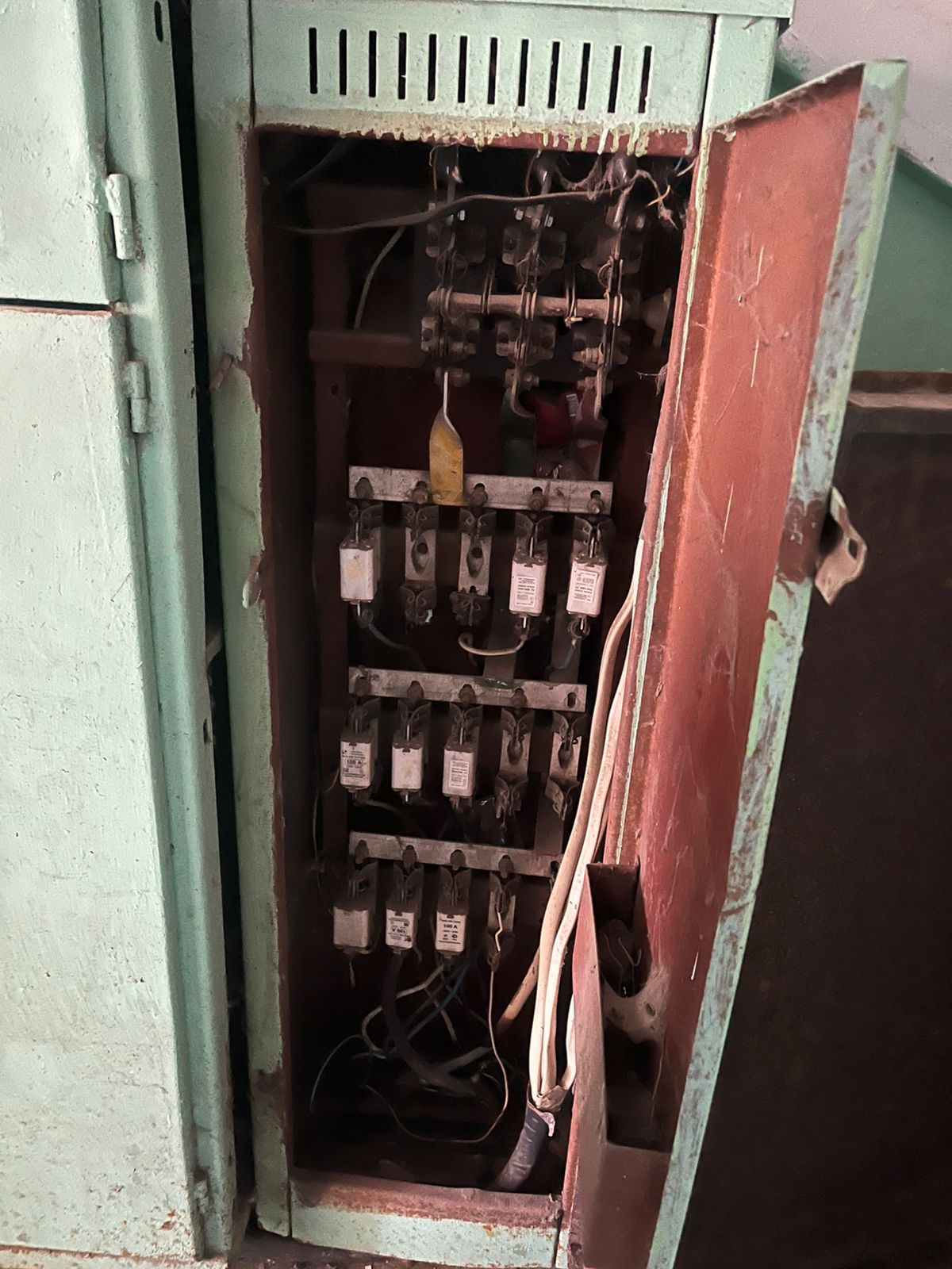 ГЖИ РД выявила серьезные нарушения в содержании МКД и благоустройстве дворовой территории в Махачкале